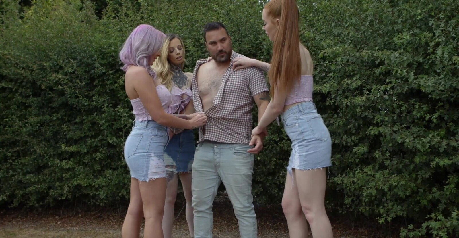 Outdoor CFNM foursome with sexy Amber Green Inked Barbie