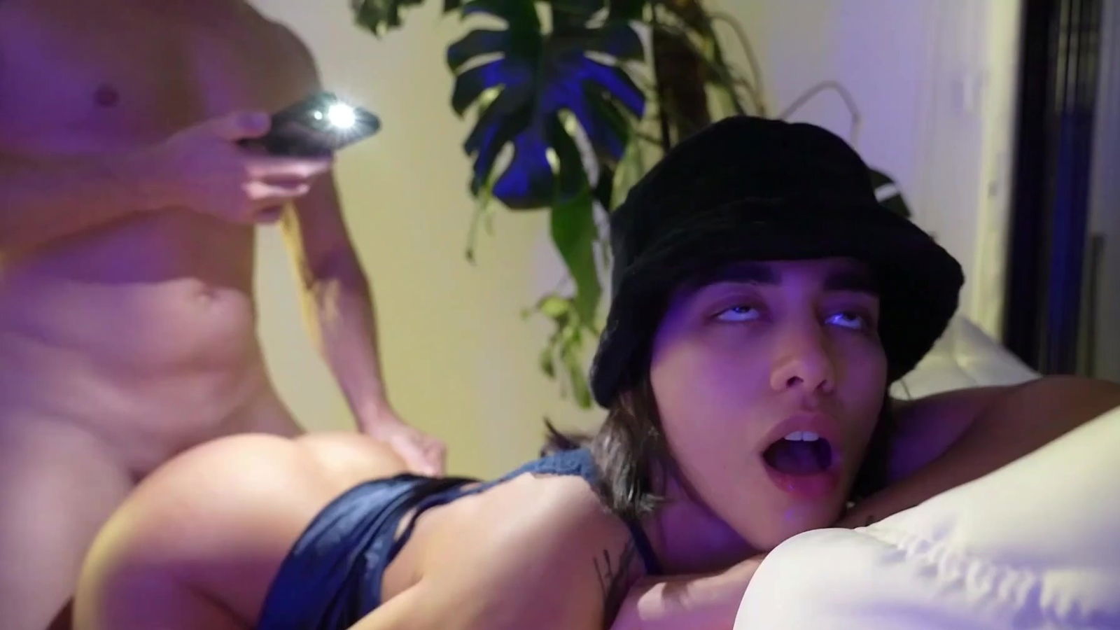 Slim teen hooks with neighbor swallows massive cumshot