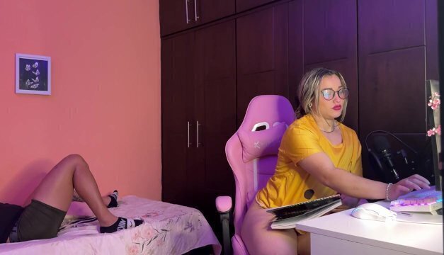 college roommate doesn't study ends cumming face, great ending