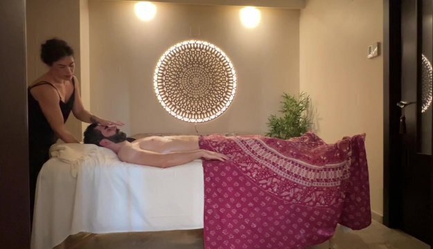 ORIENTAL MASSAGE WITH OILS