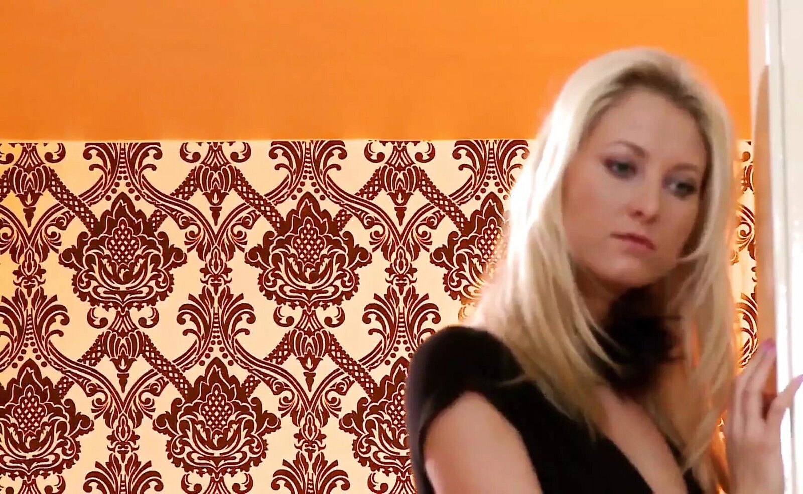 Susan Snow horny woman with blonde hair gets pussy