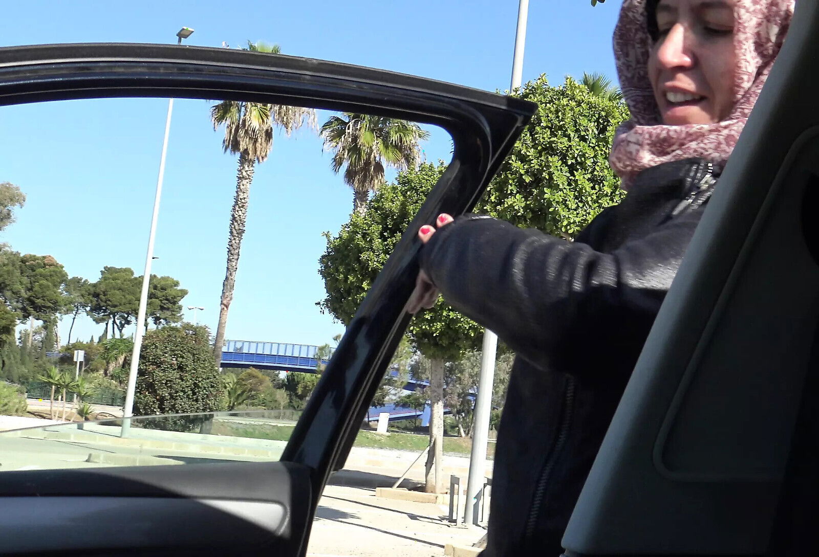 Algerian slut shows hairy pussy older