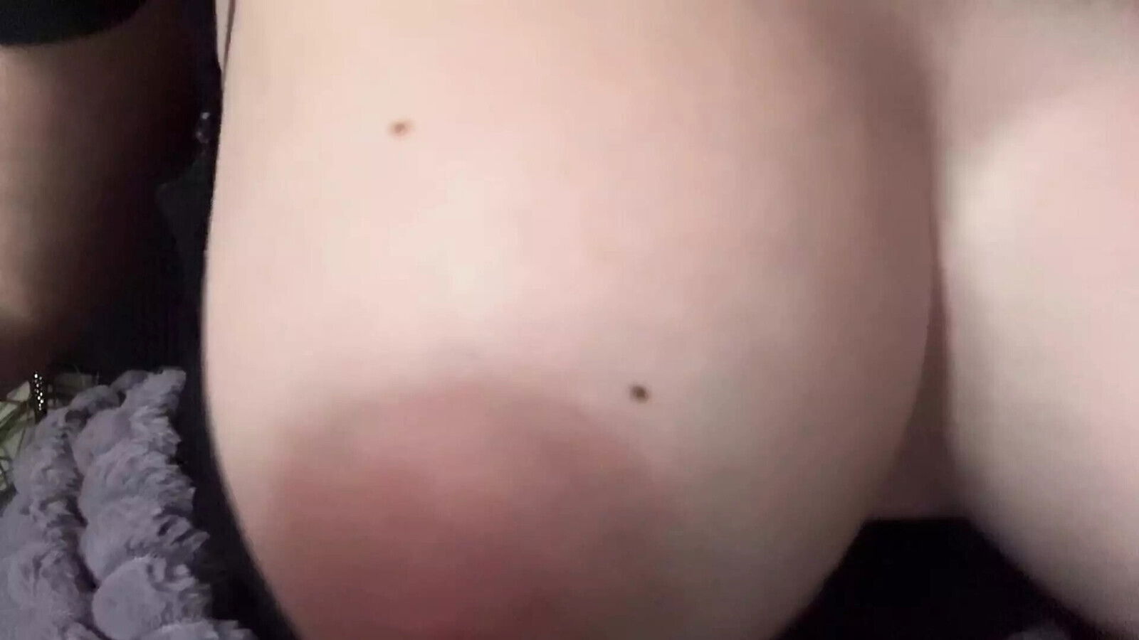 Italian Milf Artemisia Love Flashing Juicy Boobs Making them Bounce Close