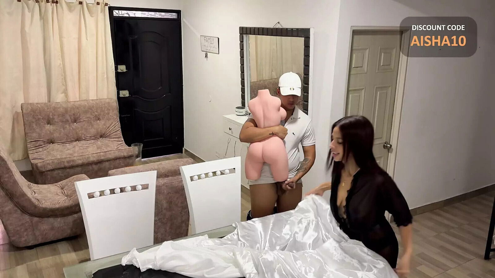 Super latina Makes delivery Monica Moments Doll then tight Ass, when husband home Aisha Juan