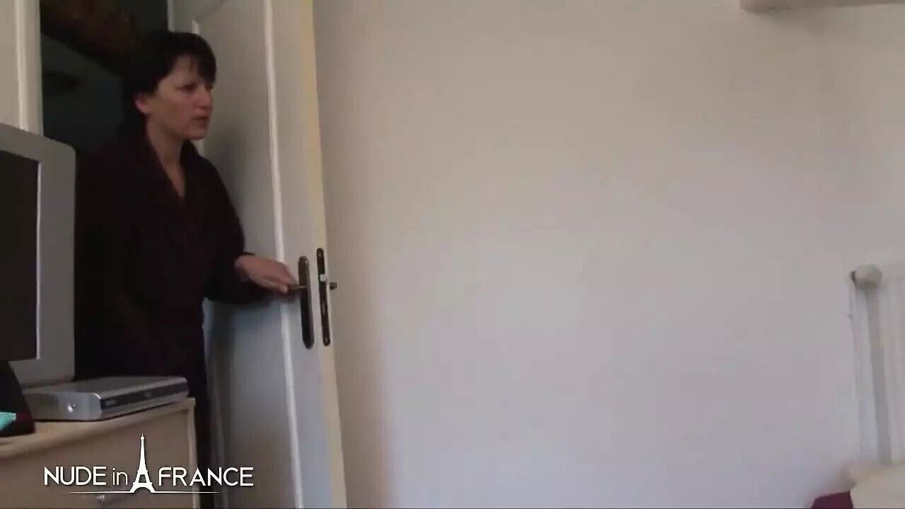 Cougar Stepmom Gets Fucked Stepson's Best Friend