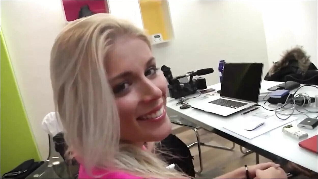 Sexy blonde pussy fucking dick sucking threesome mouth