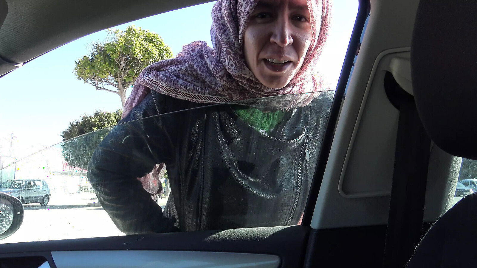 Algerian girl gives handjob perverted French with small