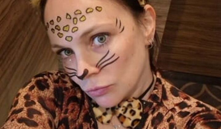 Saskialove87 Takes Small Hotel Room Gets Filled Like Naughty Slut