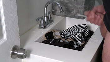 Leo shoots huge load on stepmom underwear.