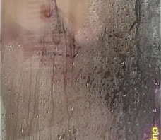 Cogiendo con mi amiga en la ducha