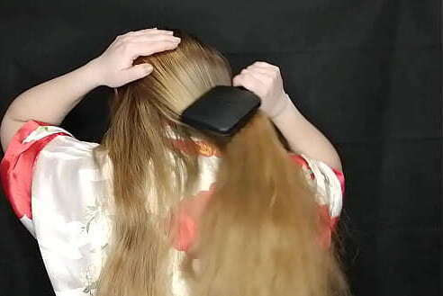 this stepmom'_s long hair didn'_t mind.