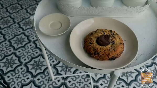 Joy, belle coquine, s'_en prend plein