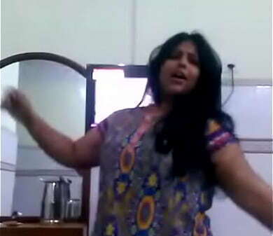 Saurabhee chakarborty mast chudai baad dance