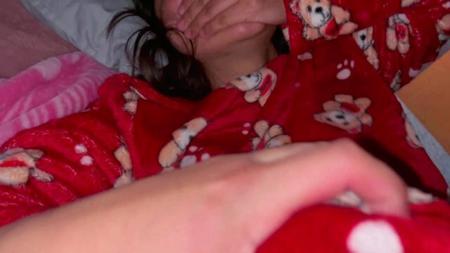 Inocente Chica FOLLANDO Padrastro Noche ella encanta!!