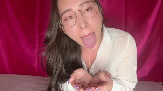 【素人巨乳ニューハーフ】スケベすぎる性処理係の眼鏡痴女OLのフェチプレイ