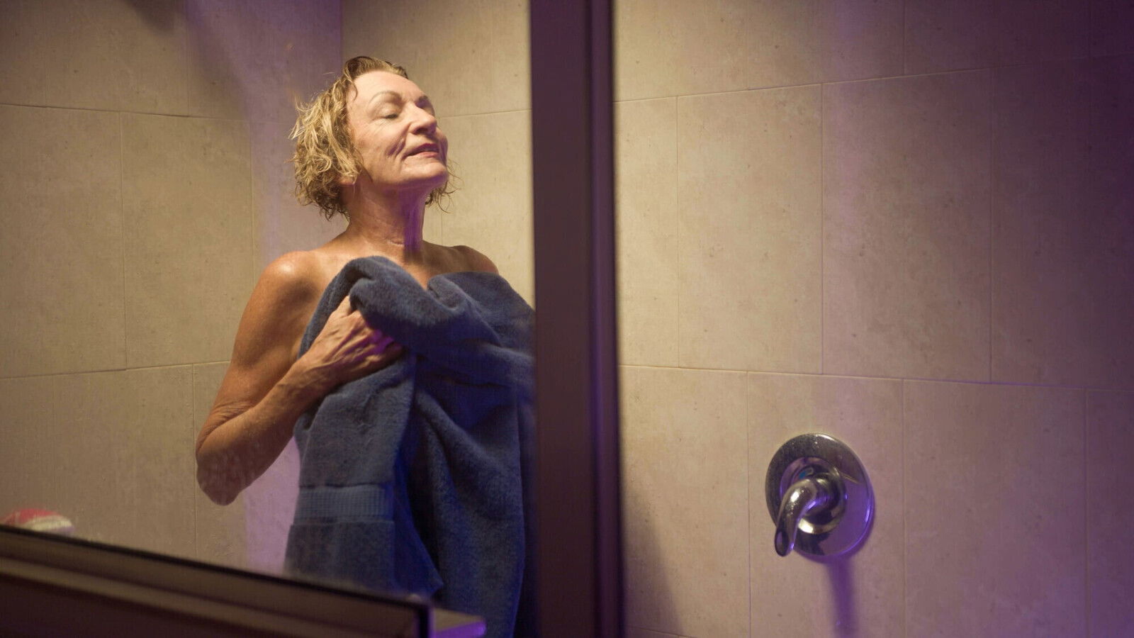 GiLF Sydni Lane showering White T-Shirt