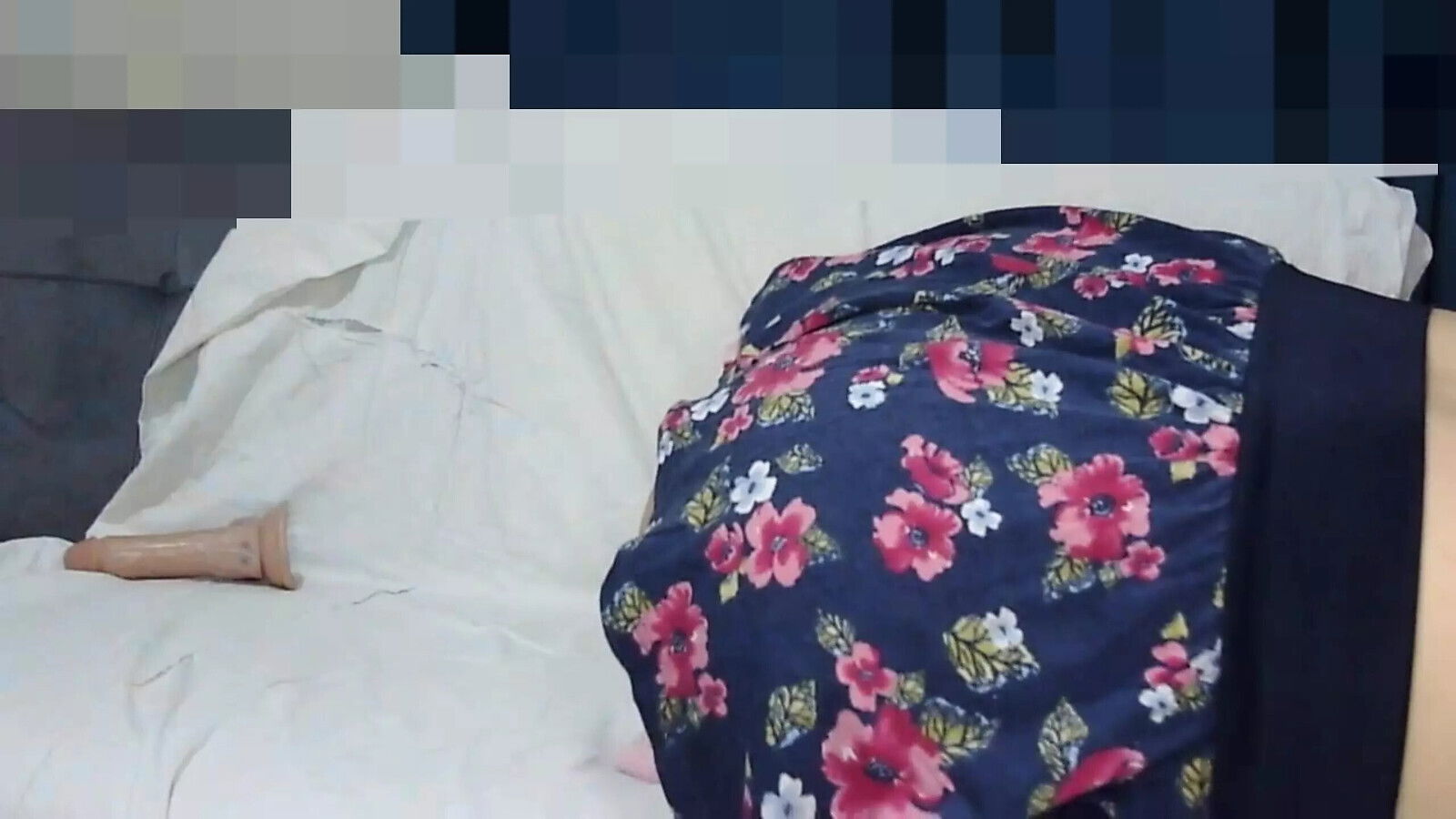 CUMS TURKISH GIRL'S MOUTH