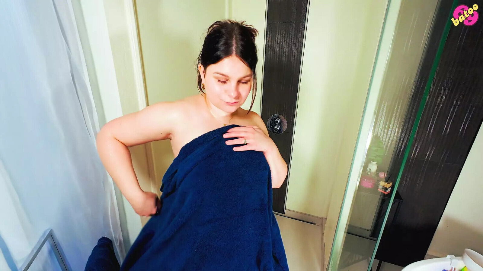 milf pissing masturbating shower with shower head