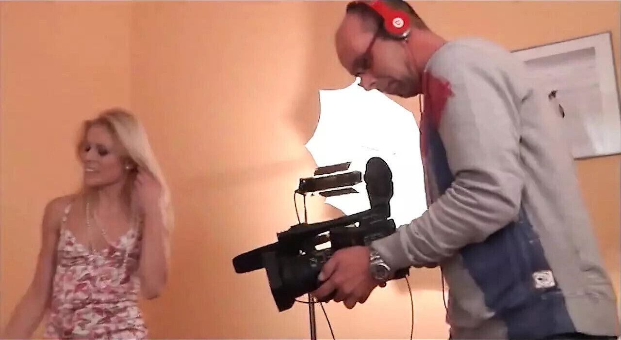 Sexy blonde hair threesome pussy licking sucking fingering