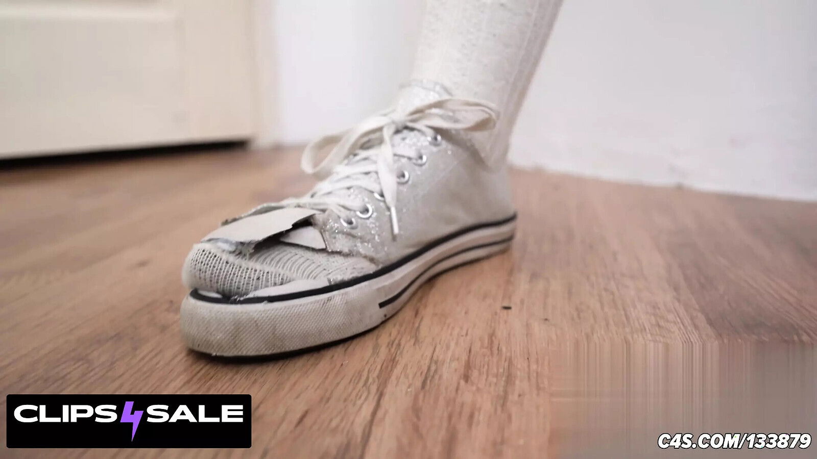 Giantess Fantasy Ripped Clothes: Feet Body Growth Fetish