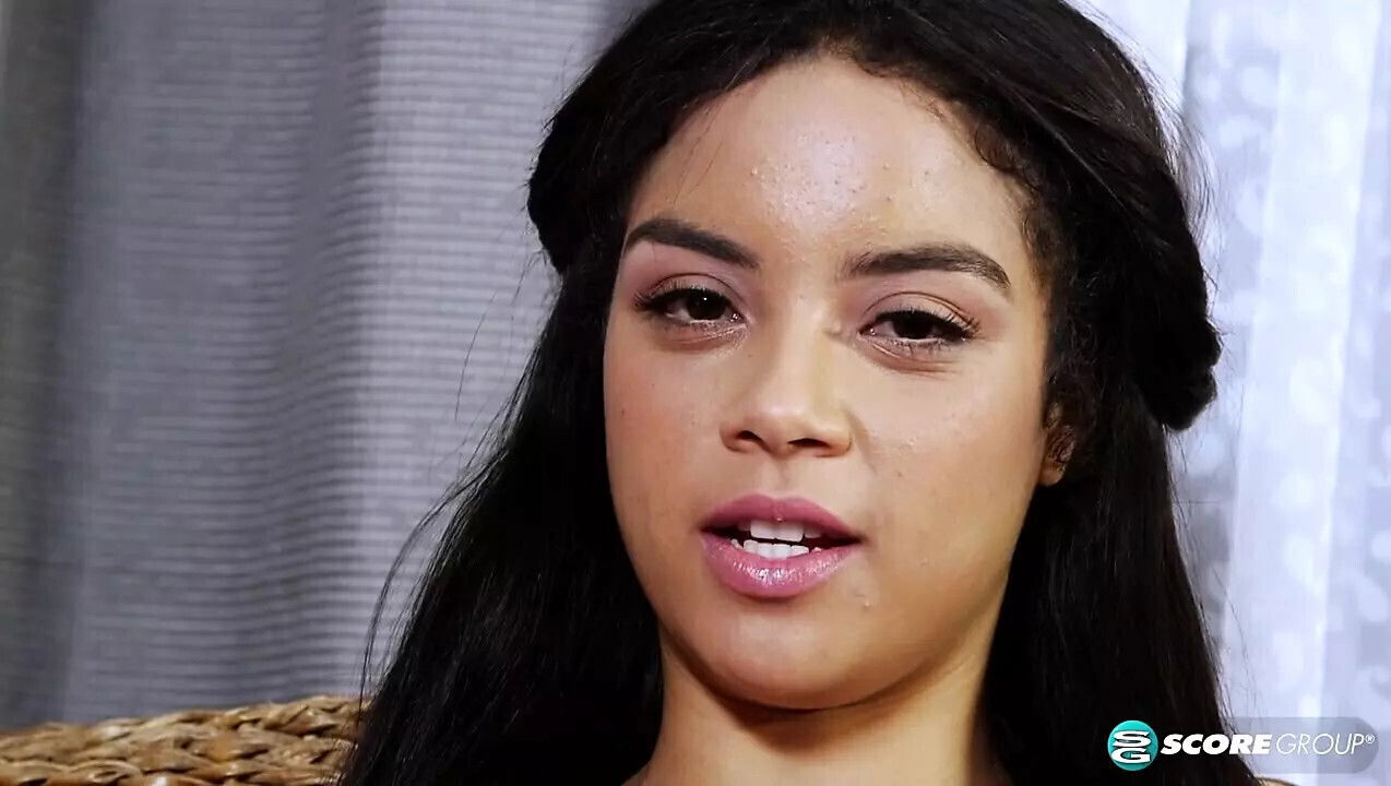 Maya fucks pussy good