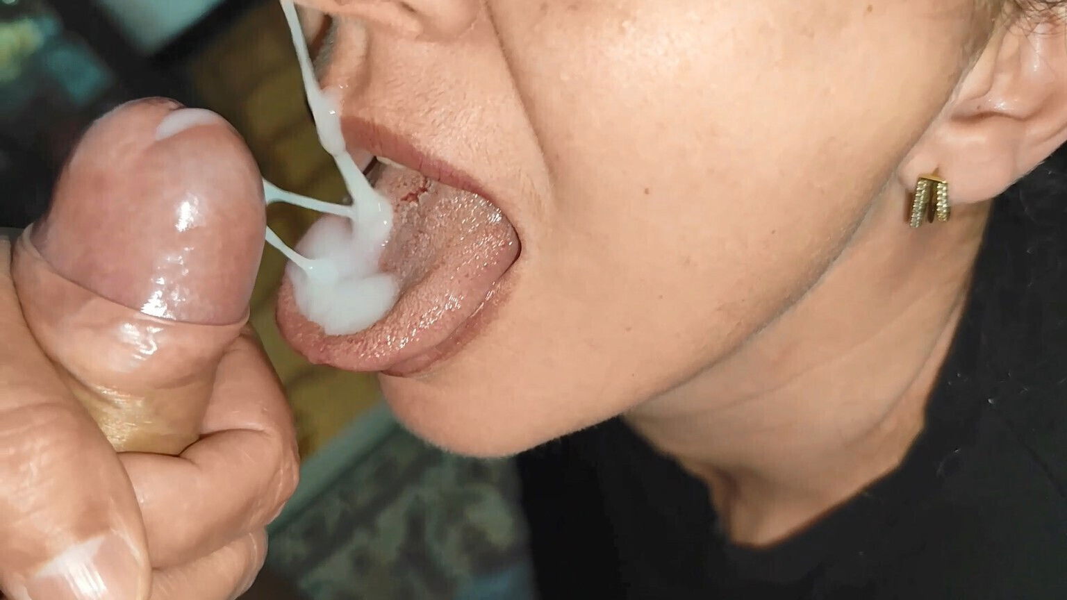 Mature MILF Wife Blowjob until Filled Mouth with Milk