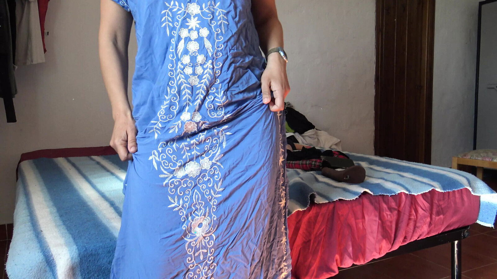 Algerian slut shows hairy pussy black guys