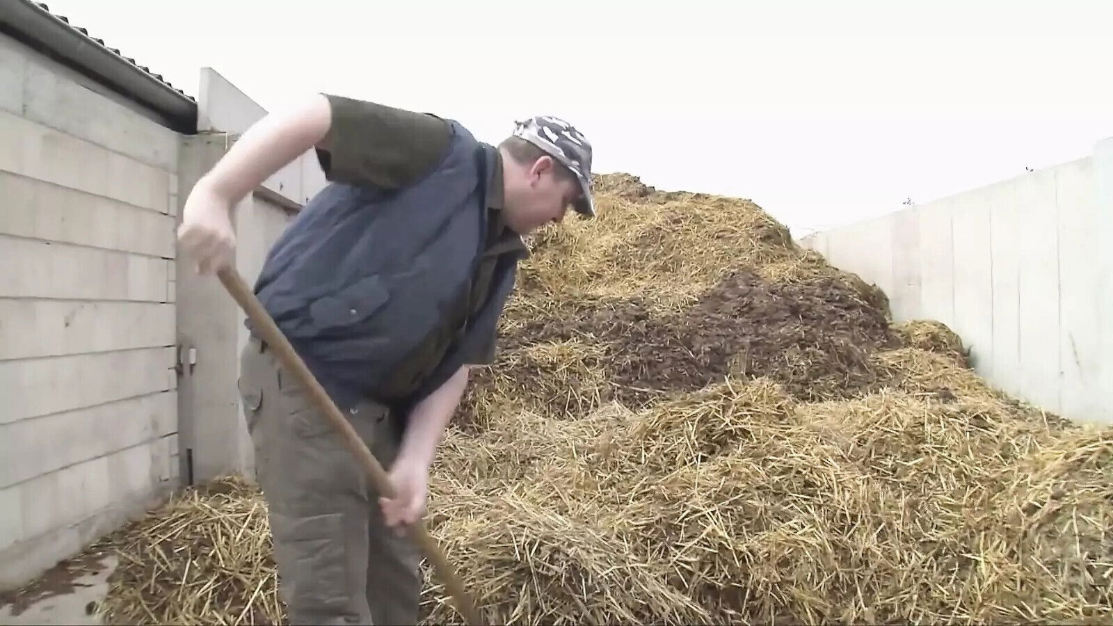 German farmer blowjob outdoor