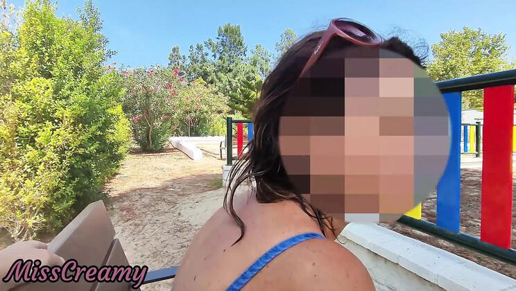 Public Park Dick Flash: Amateur Girl Helps Risky Outdoor