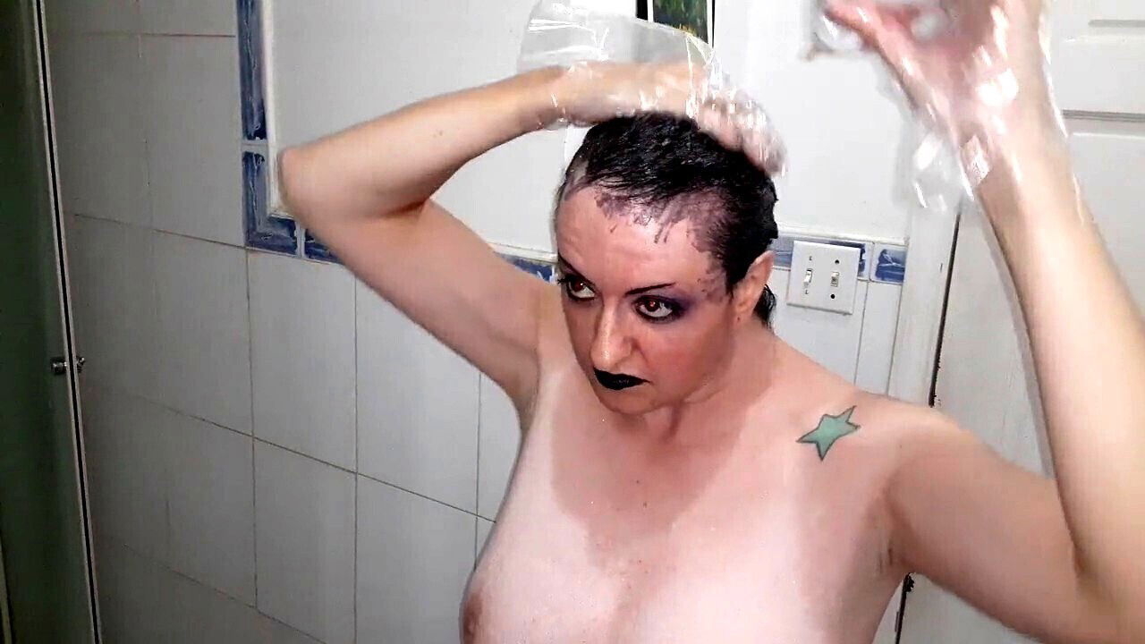 Curvy goth Trash Kitten with massive boobs high-definition videos