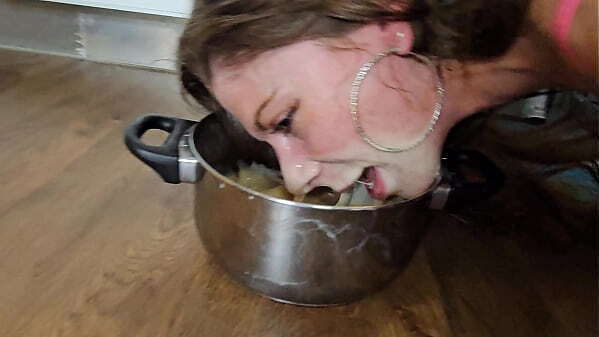 TOTALLY FUCKED-UP!! FOOD PORN Alice Maze make pancakes with V*MIT &amp_ PISS! eats after ROUGH FUCK...