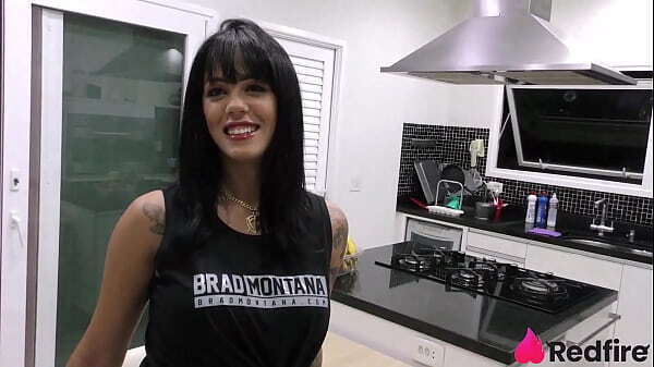 Shay seduziu entregador dotado pelo