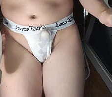 亚洲白袜可爱女孩隔着内裤震动棒自慰高潮失禁连续喷精 Femboy