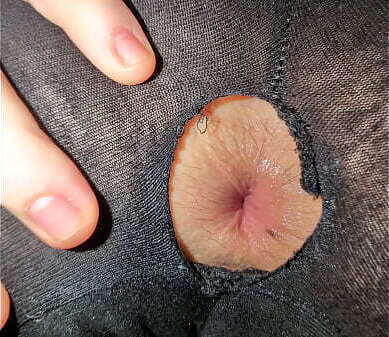 СДЕЛАЛА СЕКРЕТНУЮ ДЫРОЧКУ ЧТОБЫ ЗАМЕТНО ЕБАТЬСЯ