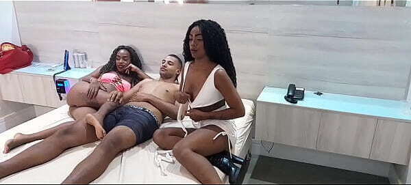 Homem casado ganha aposta fode cunhada frente esposa