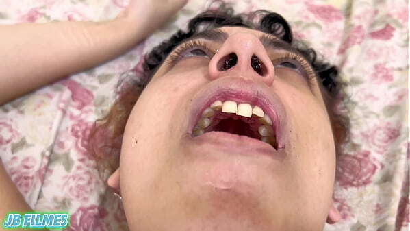 COMI C&Uacute_ CAMAREIRA &Eacute_LA ADOROU