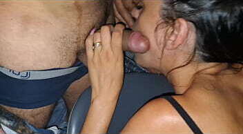 Corno leva esposa ao cinema porn&ocirc_ levar gozadas de estranhos!