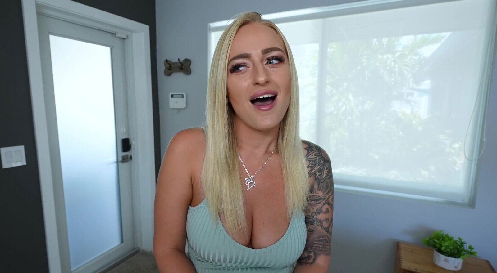 Blonde Elana Bunnz moans during rough dicking with friends