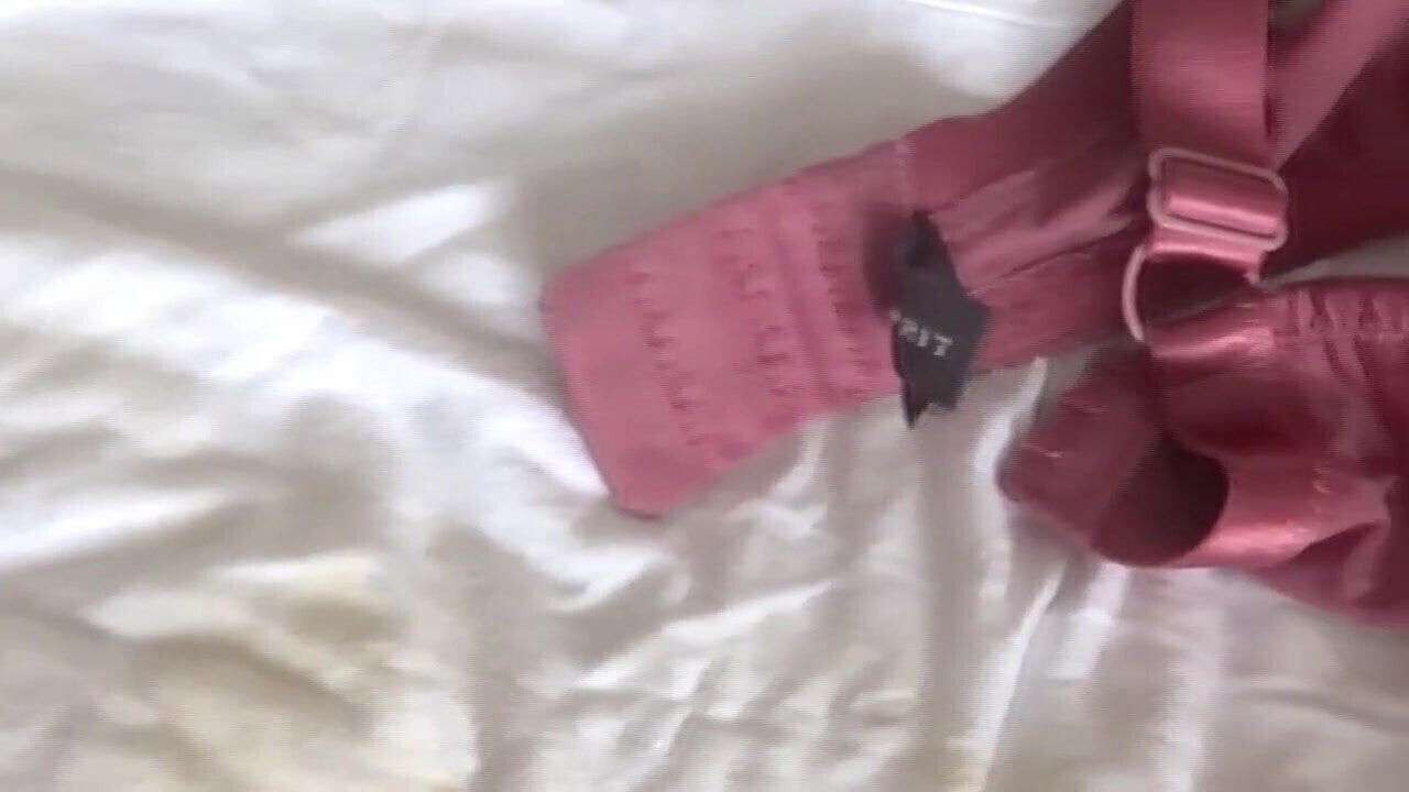 traces of hofredo cum on girls' clothes..