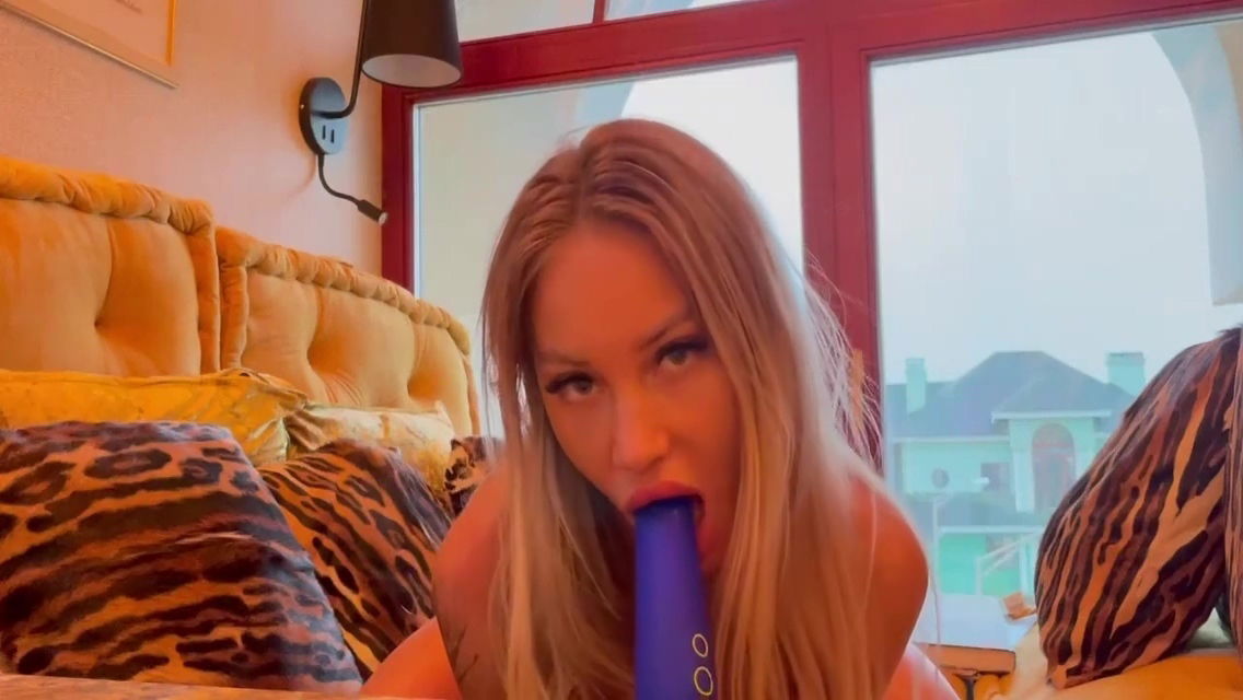 Monika Russian Beauty Masturbates Squirts Country House (free)