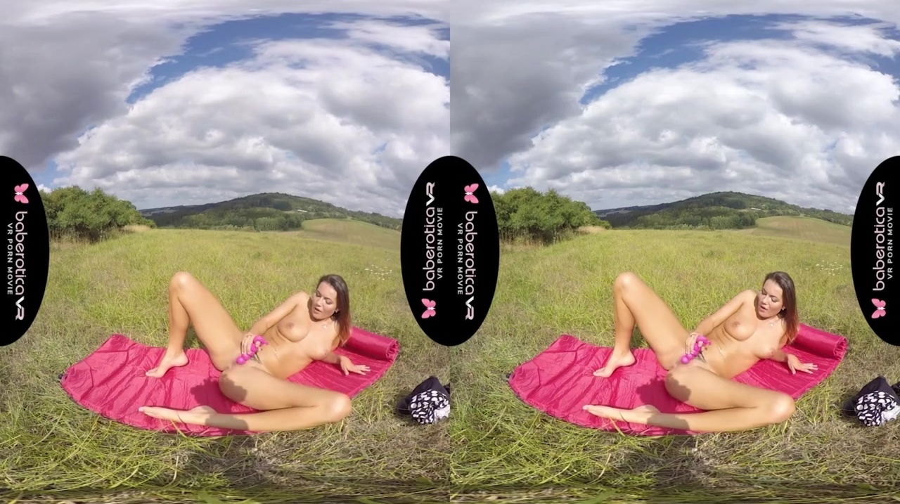 Vanessa Decker Virtual Reality Solo Girl Masturbates Outdoors,