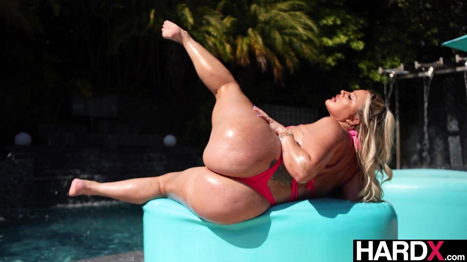 Blond Fluffy Beauty BLACK Smashed Jenna Star