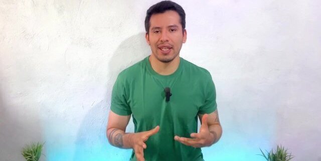 Coach maduro musculoso termina siendo penetrado nuevo joven dotado gym!