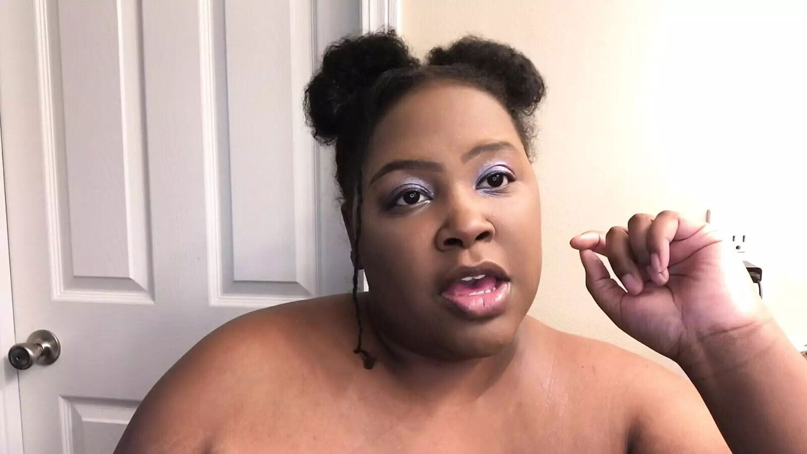 Trina Foxx Humiliates makes lick clean bottom feet!