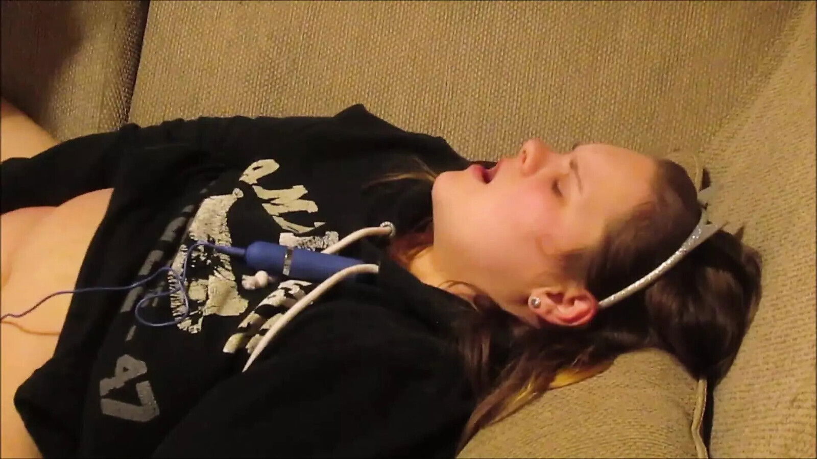 Thick MILF Gets Pussy Destroy Huge Thick Strap Making Moan Orgasm