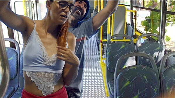 Estudante &eacute_ encoxada fudida estranho dentro &ocirc_nibus!