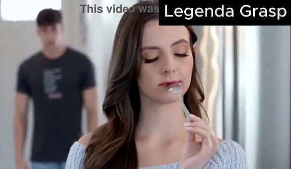 Meia-Irm&atilde_ provoca irmao estudando Legendado. quiser legende algum video deixe comentarios.