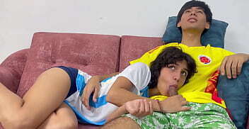 Apuesto con mi timida hermanastra quien gana el partido de Colombia Vs Argentina y termino cogi&eacute_ndola duro y corri&eacute_ndome en su culo.