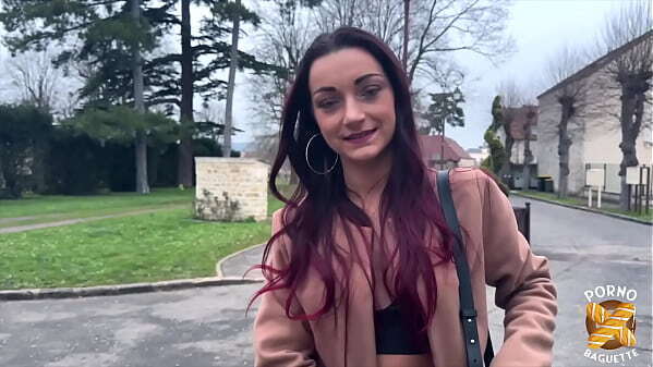 Angela, jolie minette, toujours manque bite