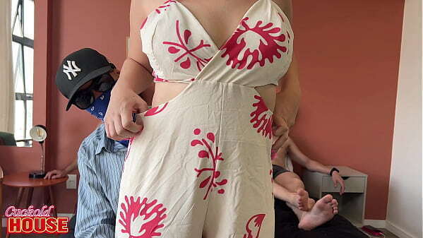 Ruiva casada dando c&uacute_ frente marido corno, menage trois